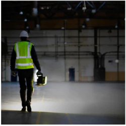 Akumulatorowa najaśnica przemysłowa DualBEAM , 4500lm