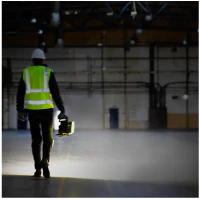 Akumulatorowa najaśnica przemysłowa DualBEAM , 4500lm