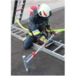 Zestaw lanca gaśnicza przebijająca do dachów MKD 35 - 1000 - A z młotem 4kg kod. MRTMK1027