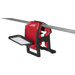 M18 PAL2-0 Lampa z zaciskiem do oświetlania powierzchni Milwaukee kod. 4933493547