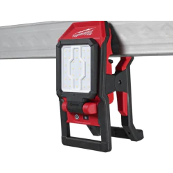 M18 PAL2-0 Lampa z zaciskiem do oświetlania powierzchni Milwaukee kod. 4933493547