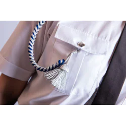 Koszula krótki rękaw z guzikiem strażackim OSP męska widoczna z przodu z krawatem sznurem i pagonami