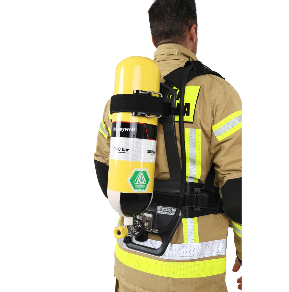 Aparat powietrzny FENZY Aeris Confort Typ 2 z butlą na plecach strażaka