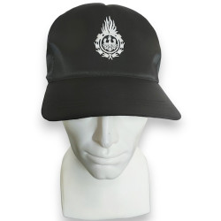 Czapka koszarowa OSP BIVER widoczna na manekinie z ognikiem haftowanym na czapce