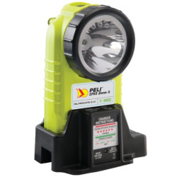 Latarka LED PELI 3765, ATEX Strefa 0 przedstawione z perspektywy przedniej